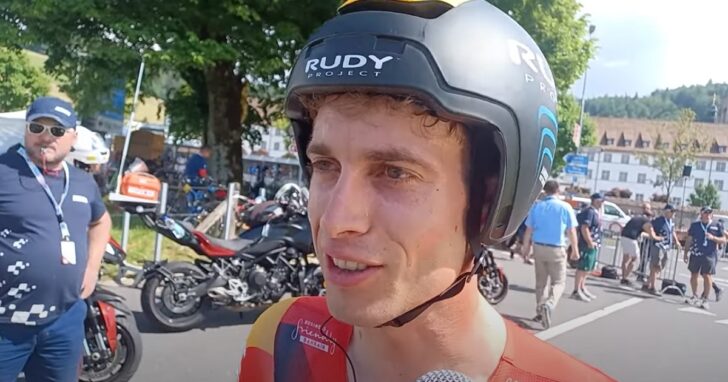 Tragica caduta al Giro di Svizzera: è morto il ciclista Gino Mader ...